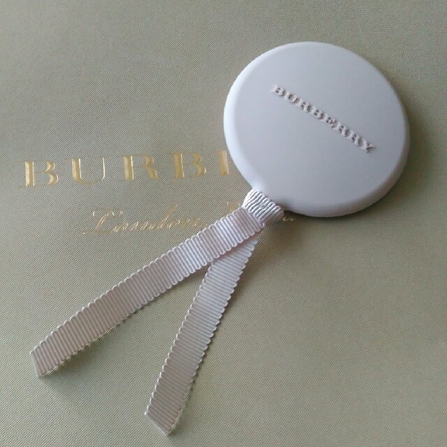 BURBERRY(バーバリー)のバーバリー☆新品☆ノベルティミラーチャーム レディースのファッション小物(その他)の商品写真