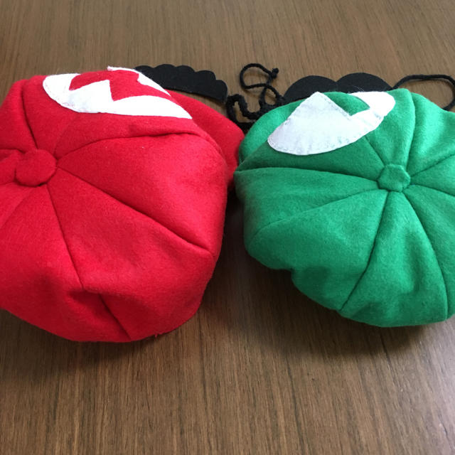 マリオとルイージの手作り帽子 エンタメ/ホビーのコスプレ(その他)の商品写真