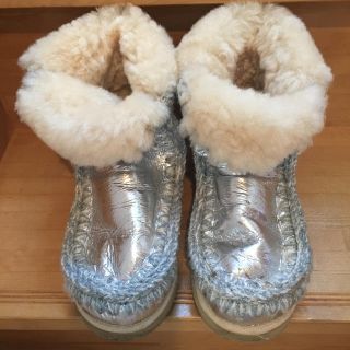 アグ(UGG)のmou ムートン シルバー ブーツ レア 梨花 24 ugg好きに(ブーツ)