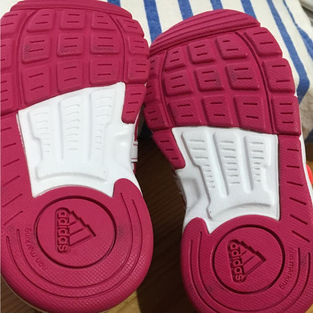 adidas(アディダス)の室内1度着用☆アディダス ミニー スニーカー 15cm キッズ/ベビー/マタニティのキッズ靴/シューズ(15cm~)(スニーカー)の商品写真