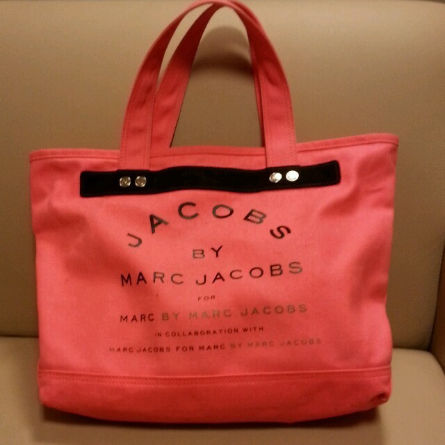 MARC BY MARC JACOBS(マークバイマークジェイコブス)のマークバイ定番★キャンパストート送料込 レディースのバッグ(トートバッグ)の商品写真