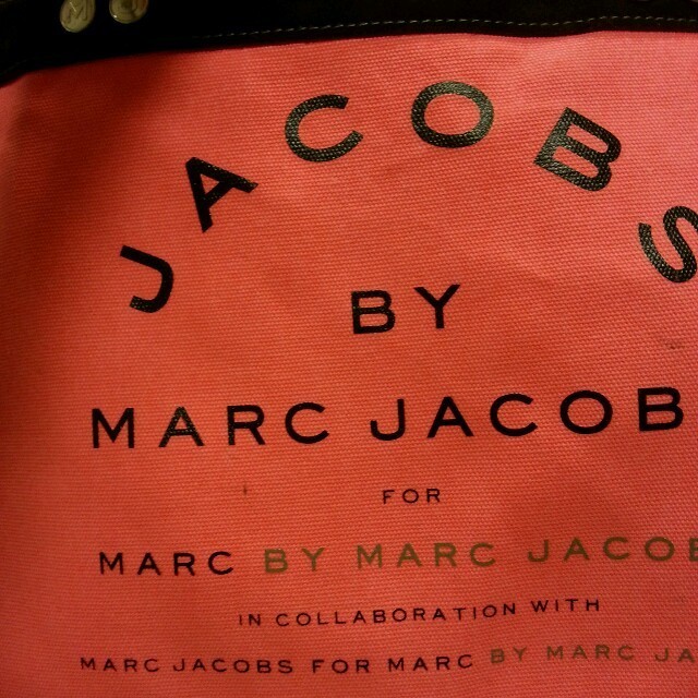 MARC BY MARC JACOBS(マークバイマークジェイコブス)のマークバイ定番★キャンパストート送料込 レディースのバッグ(トートバッグ)の商品写真