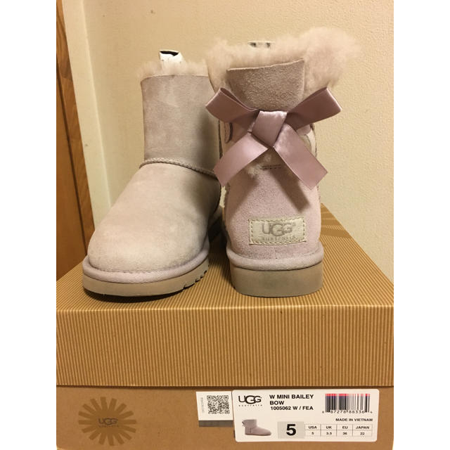 UGG(アグ)のUGGピンク色ブーツリボン付きサイズ5 レディースの靴/シューズ(ブーツ)の商品写真