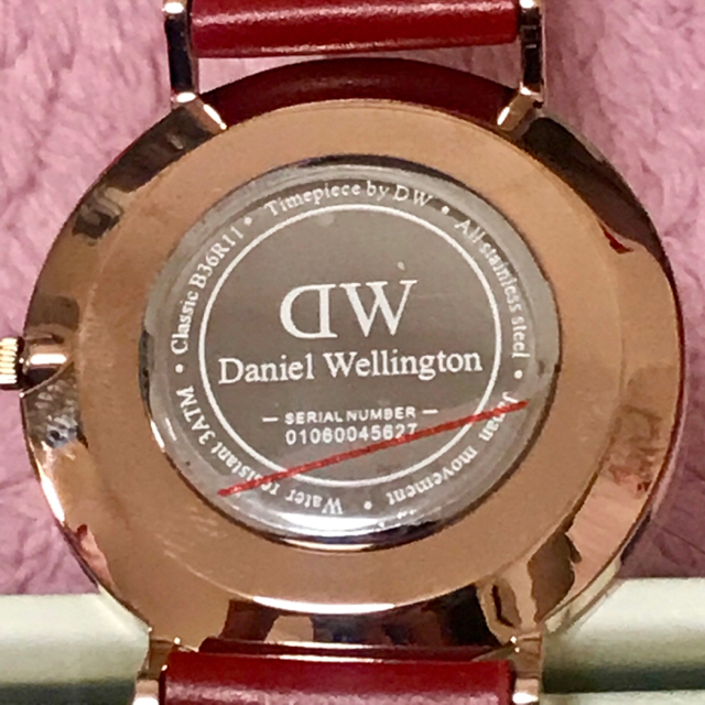 Daniel Wellington(ダニエルウェリントン)の新品 アメリカ限定色 ベルト付 ダニエルウェリントン DW 時計 36mm 赤青 メンズの時計(腕時計(アナログ))の商品写真