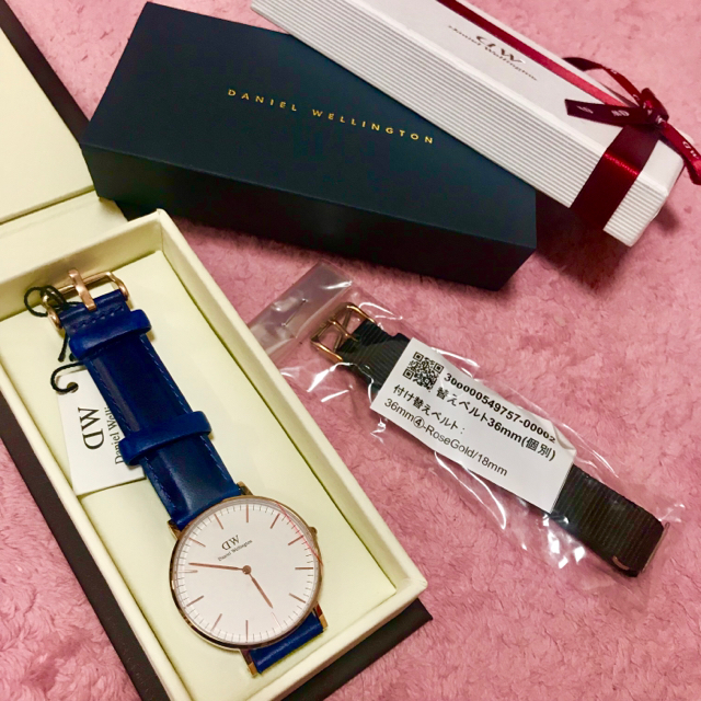 Daniel Wellington(ダニエルウェリントン)の新品 アメリカ限定色 ベルト付 ダニエルウェリントン DW 時計 36mm 赤青 メンズの時計(腕時計(アナログ))の商品写真