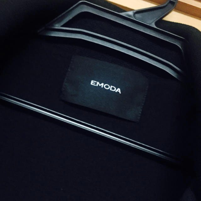 EMODA(エモダ)のEMODA 黒コート レディースのジャケット/アウター(チェスターコート)の商品写真