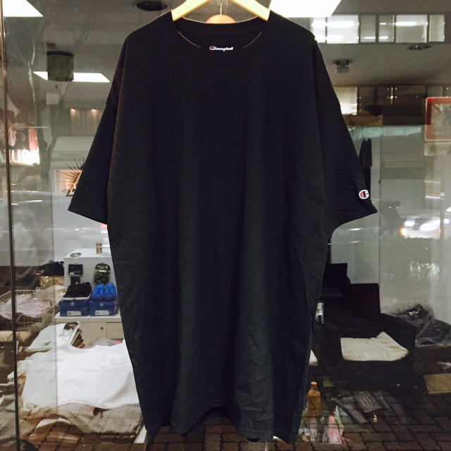 Champion(チャンピオン)のブラック/2XL  Champion チャンピオン ビックTシャツ 半袖 メンズ メンズのトップス(Tシャツ/カットソー(半袖/袖なし))の商品写真