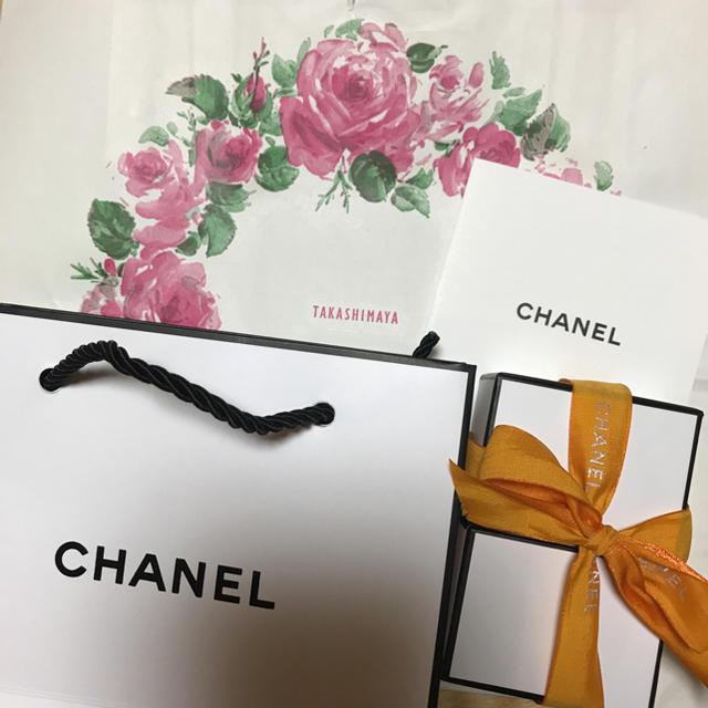 CHANEL(シャネル)のX'masラッピング済 シャネル ルージュ ココ ボームリップクリーム コスメ/美容のベースメイク/化粧品(リップグロス)の商品写真