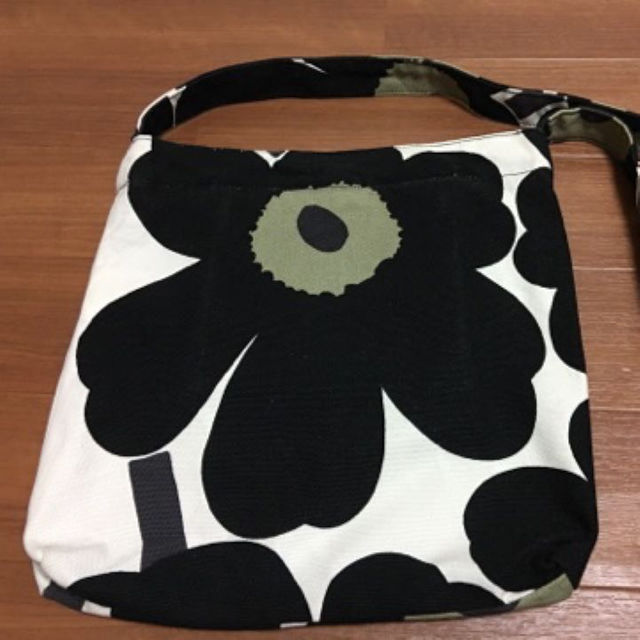 marimekko(マリメッコ)の【みぃ様専用】マリメッコ ショルダーバック レディースのバッグ(ショルダーバッグ)の商品写真