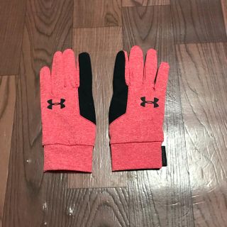 アンダーアーマー(UNDER ARMOUR)のアンダーアーマー レッド YLG 手袋 グローブ 子供 キッズ レディース 女性(手袋)