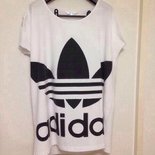 アディダス(adidas)のadidas Tシャツ(Tシャツ(半袖/袖なし))