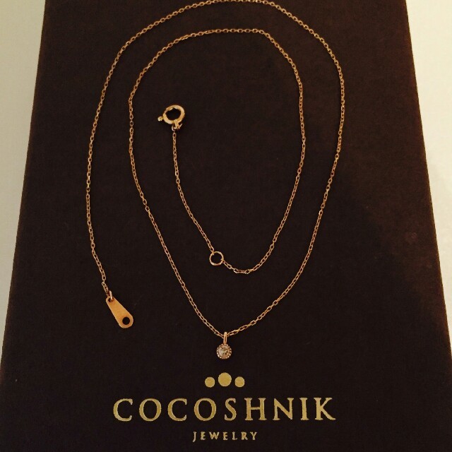 COCOSHNIK(ココシュニック)のCOCOSHNIK 10K 純金 イエローゴールド ネックレス 一粒ダイヤ レディースのアクセサリー(ネックレス)の商品写真