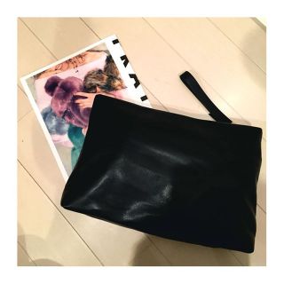 ザラ(ZARA)のZARA 黒 シンプルクラッチバッグ(クラッチバッグ)