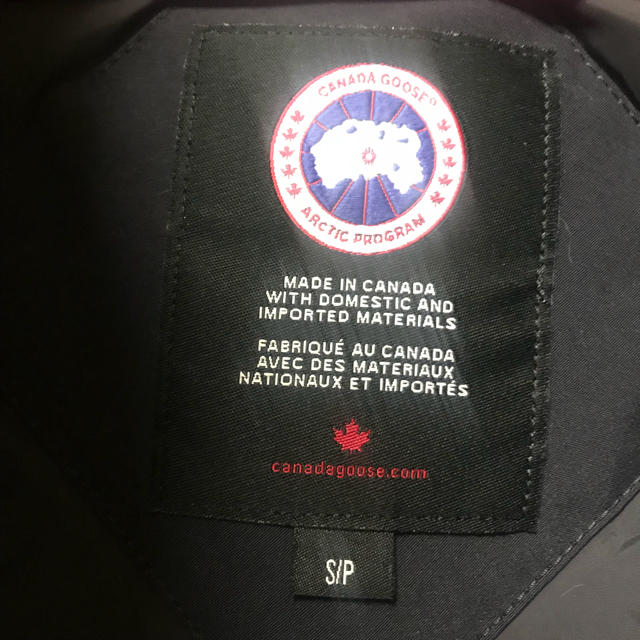 CANADA GOOSE(カナダグース)のカナダグース シャーロット ネイビー S 新品未使用 レディースのジャケット/アウター(ダウンジャケット)の商品写真