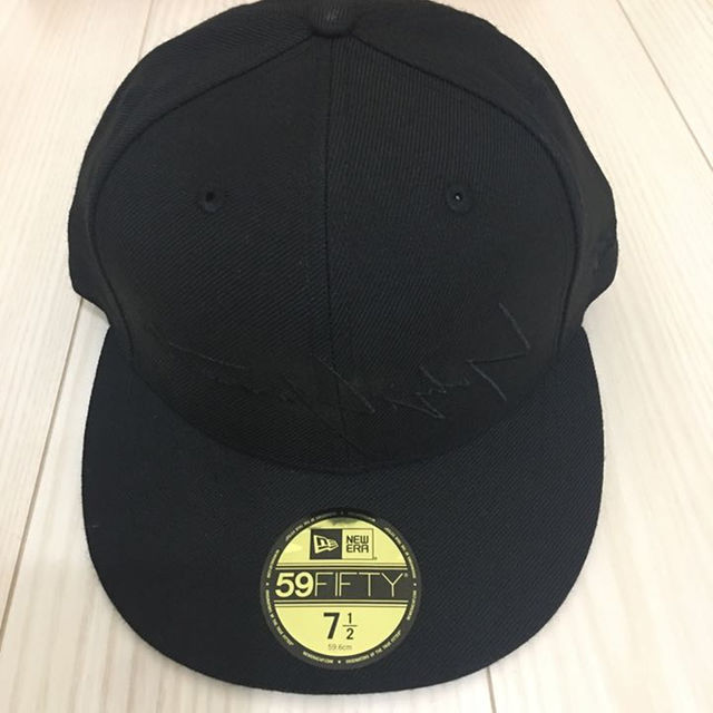 Yohji Yamamoto(ヨウジヤマモト)の新品 7 1/2 New Era Yohji Yamamoto 乃木坂 メンズの帽子(その他)の商品写真