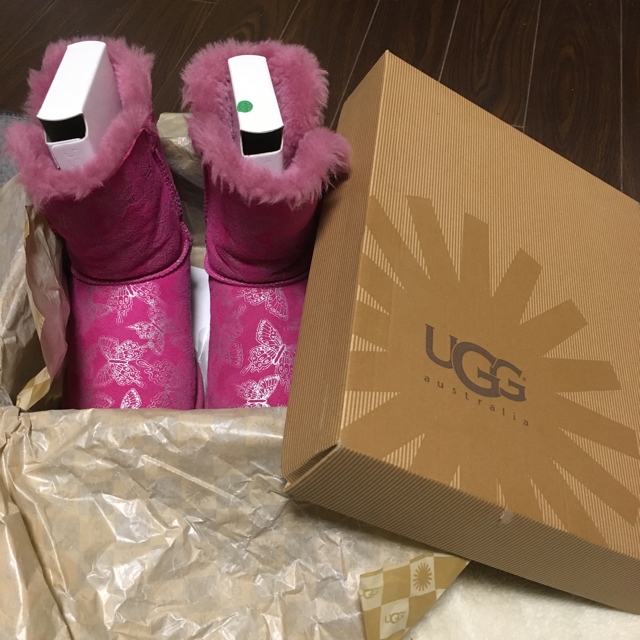 UGG(アグ)のキッズブーツ キッズ/ベビー/マタニティのキッズ靴/シューズ(15cm~)(ブーツ)の商品写真