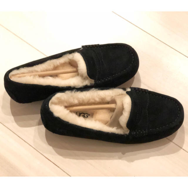 UGG(アグ)の☆UGG 新品！アグローファー 22 5 ブラック黒シープスキン22.5 23  レディースの靴/シューズ(ローファー/革靴)の商品写真