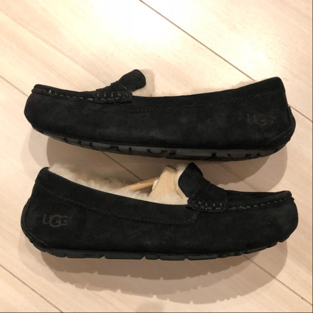 UGG(アグ)の☆UGG 新品！アグローファー 22 5 ブラック黒シープスキン22.5 23  レディースの靴/シューズ(ローファー/革靴)の商品写真