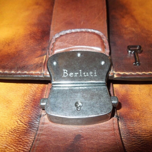 Berluti(ベルルッティ)の一点もの！ ベルルッティ Berluti メッセンジャーバッグ ショルダー 極美 メンズのバッグ(メッセンジャーバッグ)の商品写真