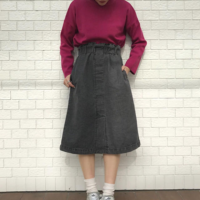 Kastane(カスタネ)のkastane  スリットデニムスカート レディースのスカート(ひざ丈スカート)の商品写真