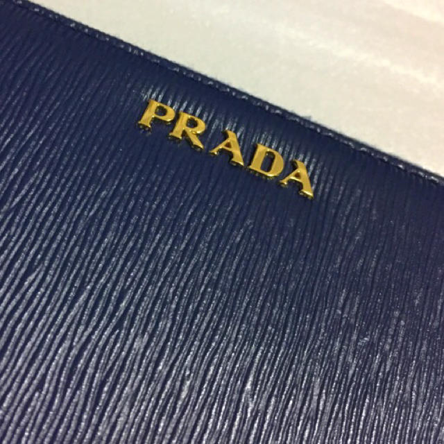 PRADA(プラダ)の大人気★送料無料★PRADAプラダ★ヴィテッロ革ラウンドファスナー長財布ネイビー レディースのファッション小物(財布)の商品写真