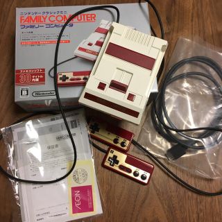 ファミリーコンピュータ(ファミリーコンピュータ)のニンテンドークラシックミニ  ファミリーコンピュータ (家庭用ゲーム機本体)