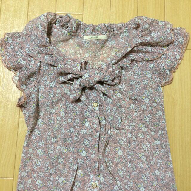 dazzlin(ダズリン)のdazzlin＊小花柄シフォントップス♡ レディースのトップス(カットソー(半袖/袖なし))の商品写真