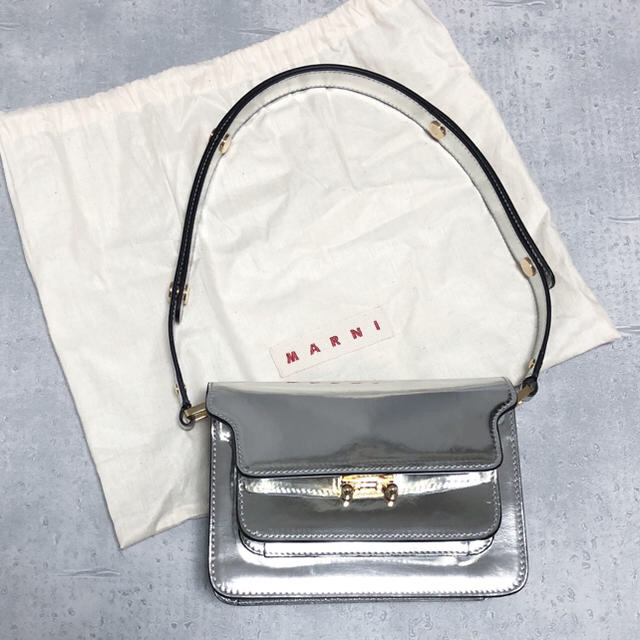 超歓迎された Marni 新品未使用 シルバー ミニ トランクバッグ yu-na様