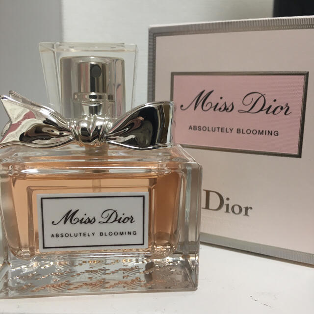 Christian Dior(クリスチャンディオール)のミス ディオール アブソリュートリーブルーミング オードパルファン 30ml コスメ/美容の香水(香水(女性用))の商品写真