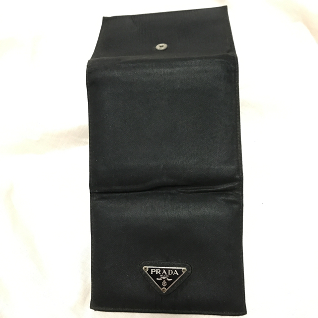 PRADA(プラダ)のPRADA 二つ折り財布 中古 箱 カード付き！ レディースのファッション小物(財布)の商品写真