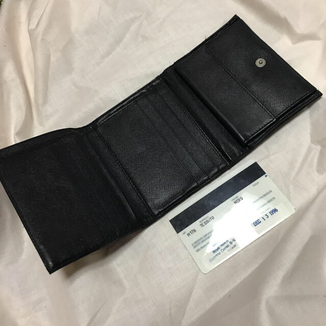 PRADA(プラダ)のPRADA 二つ折り財布 中古 箱 カード付き！ レディースのファッション小物(財布)の商品写真