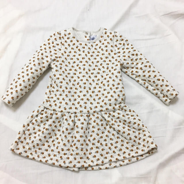 PETIT BATEAU(プチバトー)のななな様専用☆36M チュビックキルティングプリントワンピース キッズ/ベビー/マタニティのキッズ服女の子用(90cm~)(ワンピース)の商品写真