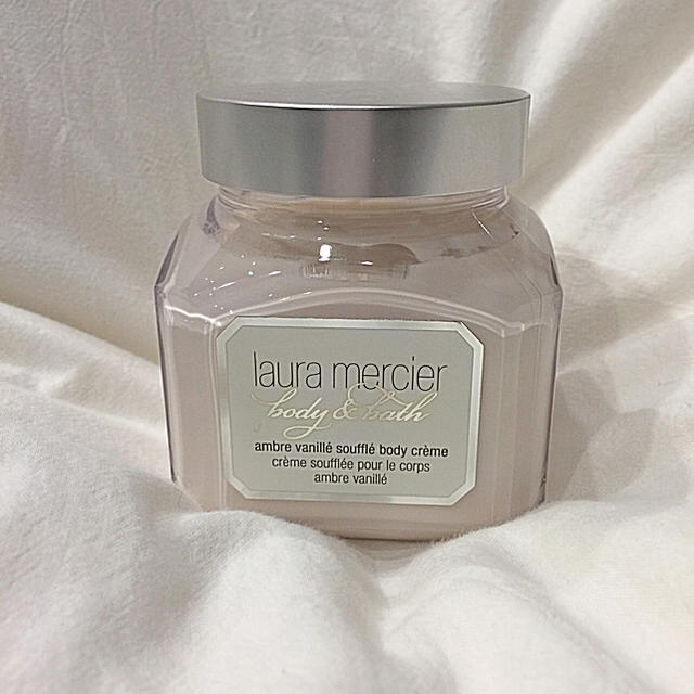 laura mercier(ローラメルシエ)の"laura mercier" ホイップドボディクリーム アンバーバニラ200g コスメ/美容のボディケア(ボディクリーム)の商品写真