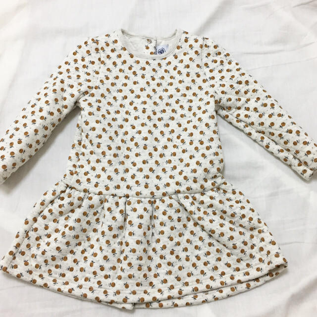 PETIT BATEAU(プチバトー)の新作☆24M チュビックキルティングプリントワンピース キッズ/ベビー/マタニティのベビー服(~85cm)(ワンピース)の商品写真