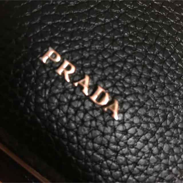 PRADA(プラダ)の送料込！SALE中😻PRADA財布 ブラック 長財布 レディースのファッション小物(財布)の商品写真