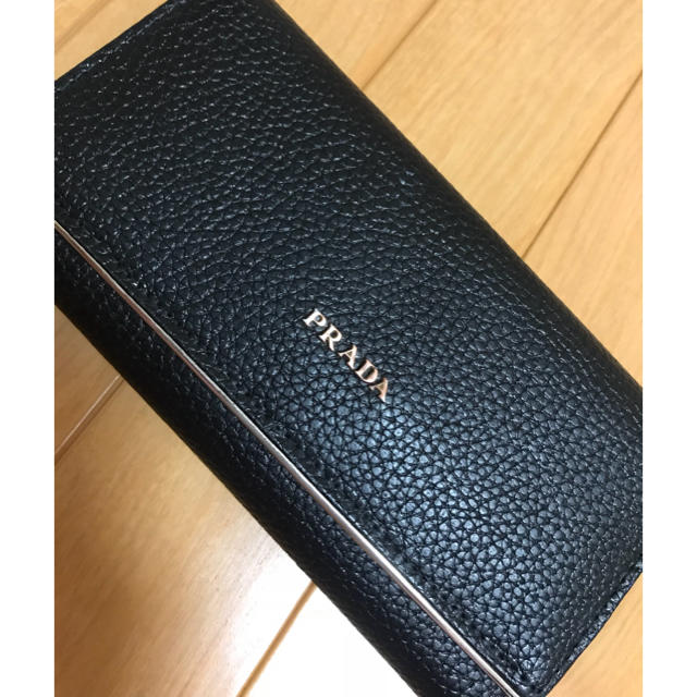 PRADA(プラダ)の送料込！SALE中😻PRADA財布 ブラック 長財布 レディースのファッション小物(財布)の商品写真