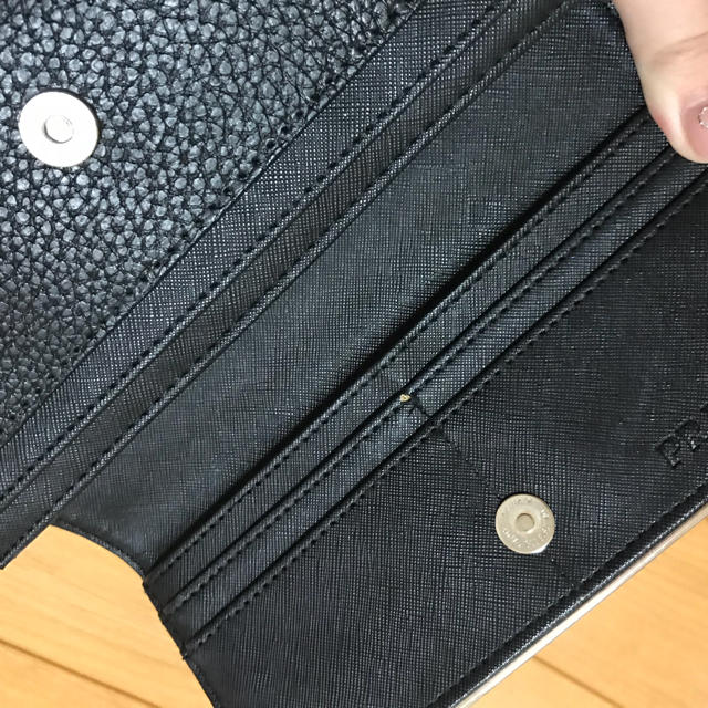 PRADA(プラダ)の送料込！SALE中😻PRADA財布 ブラック 長財布 レディースのファッション小物(財布)の商品写真