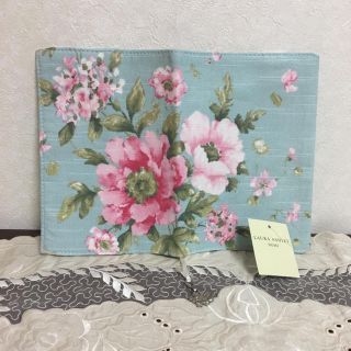 ローラアシュレイ(LAURA ASHLEY)の🌸ローラアシュレイ  ミルナー ブルー ブックカバー 新品未使用🌸(ブックカバー)