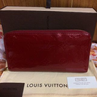 ルイヴィトン(LOUIS VUITTON)のルイ・ヴィトン（長財布） ジッピーウォレット ヴェルニ 赤(財布)