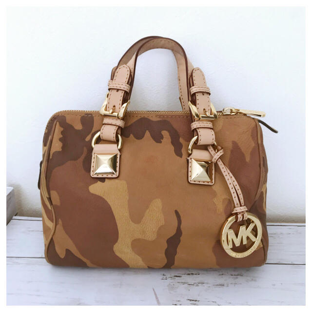 Michael Kors(マイケルコース)のmiyochiさま専用★マイケルコース 迷彩 ミニボストンバッグ 未使用 正規品 レディースのバッグ(ハンドバッグ)の商品写真