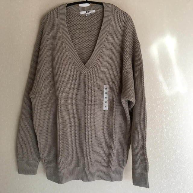 UNIQLO(ユニクロ)の新品未使用 ♡ UNIQLO オーバーサイズ Vネックセーター レディースのトップス(ニット/セーター)の商品写真