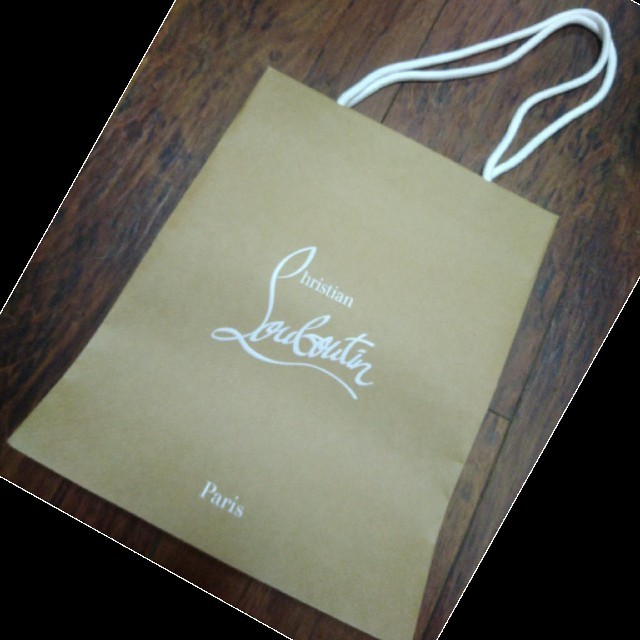 Christian Louboutin(クリスチャンルブタン)のクリスチャンルブタンの紙袋 レディースのバッグ(ショップ袋)の商品写真