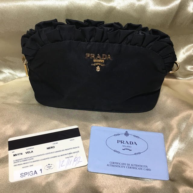 PRADA(プラダ)の超美品❤️プラダ 定価3万以上フリルポーチ レディースのファッション小物(ポーチ)の商品写真