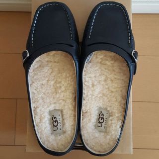 アグ(UGG)のよんよん様専用 美品！ UGG　ローファー　黒　24センチ(ローファー/革靴)