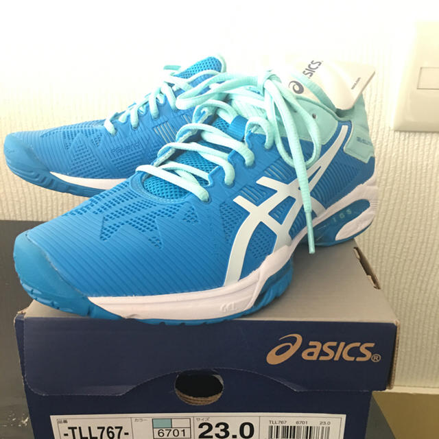 asics(アシックス)の新品 アシックス テニスシューズ23cm定価15660円オールコート用 スポーツ/アウトドアのテニス(シューズ)の商品写真