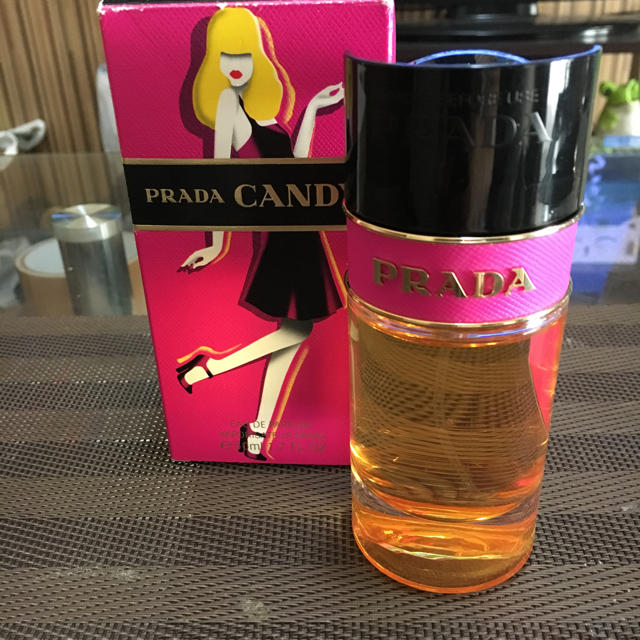 PRADA(プラダ)の【美品】プラダキャンディ香水 50ミリ コスメ/美容の香水(香水(女性用))の商品写真