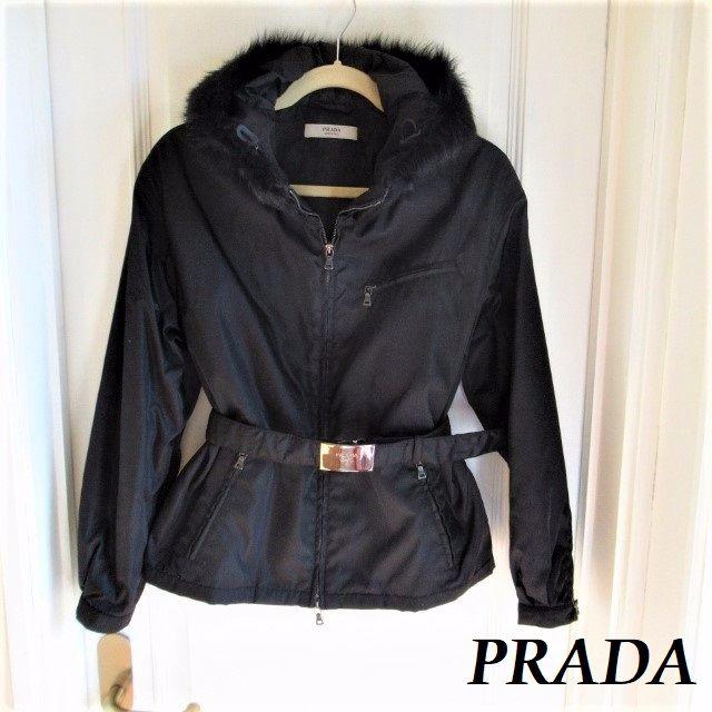 PRADA(プラダ)の中古☆PRADA プラダ　ファー付きナイロンジャケット　9号MSize レディースのジャケット/アウター(ナイロンジャケット)の商品写真