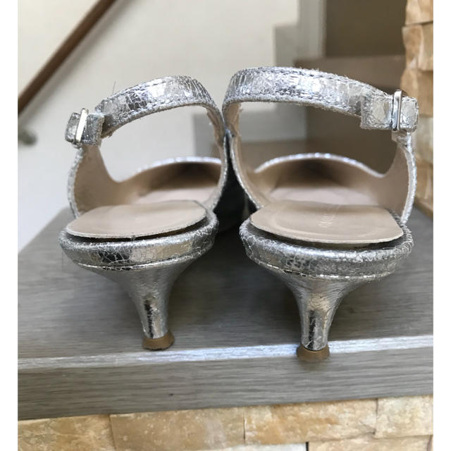 TOMORROWLAND(トゥモローランド)の美品♡GIOIADELL'ACOUA シルバーパンプス レディースの靴/シューズ(ハイヒール/パンプス)の商品写真