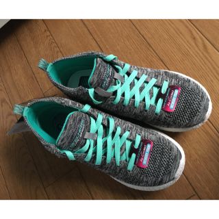 スケッチャーズ(SKECHERS)のSKECHERS Burst Divergent (スニーカー)