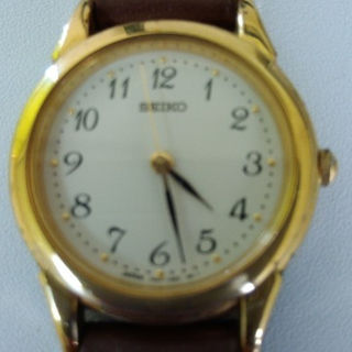 セイコー(SEIKO)の腕時計　セイコー　クォーツ　レディース　白・金　中古(腕時計)